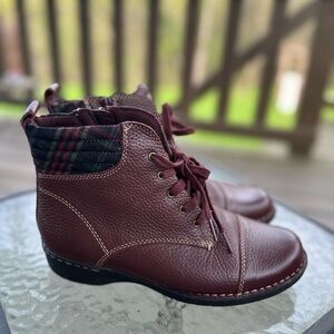 Clarks Cushion Soft Retro Boots Maroon Plaid Accent  Zipper‎ 8W
